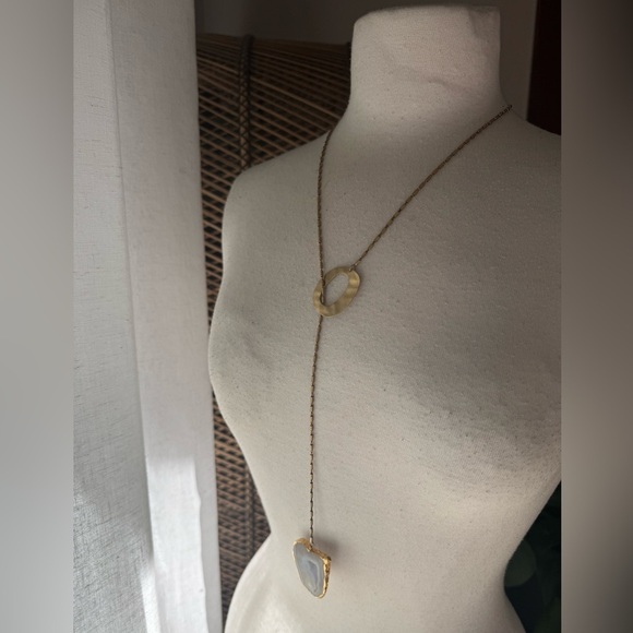 Gem‎ stone Elegant Gold Color White Pendant Necklace